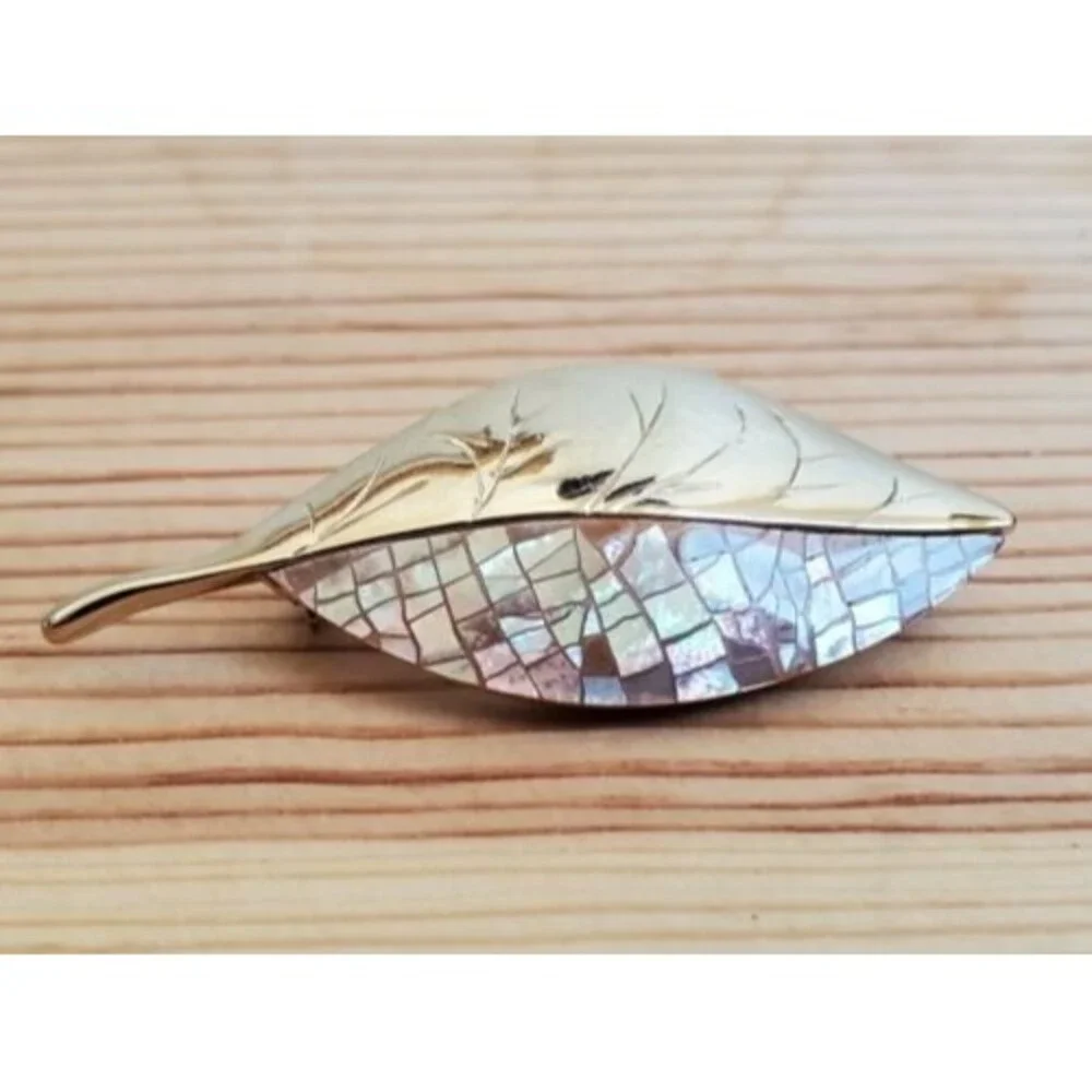 VTG Liz Clairborne Brooch Shell Leaf Gold Tone Pin SIGNED LC Jewelry Estate 2